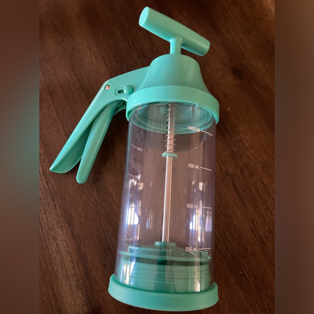 Pampered Chef Batter Mixer and dispenser